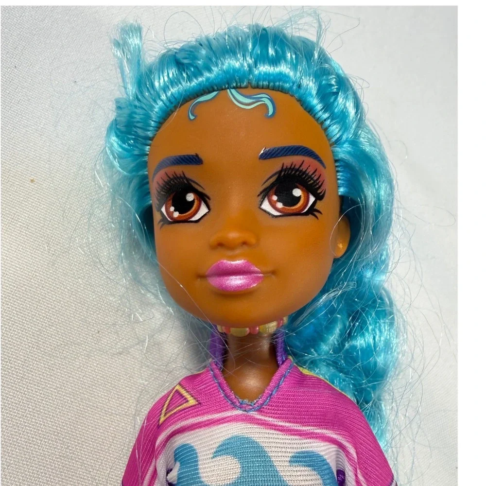 Mermaid High Oceanna Fashion‎ Doll Blue Hair Purple Pink Sporty Outfit Sneakers